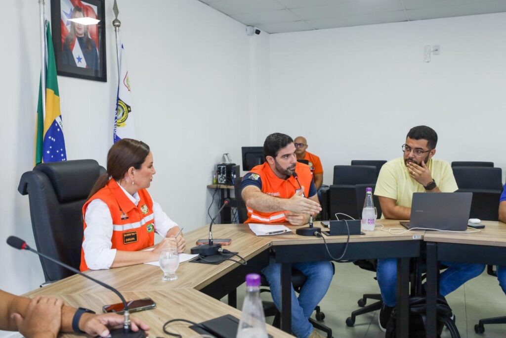 Vídeo: Prefeito anuncia Pontos de Apoio a famílias atingidas por alagamentos