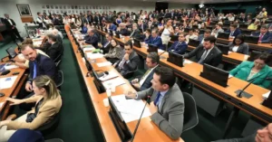 PEC do fim da escala 6×1 é aprova na CCJ da Câmara dos Deputados