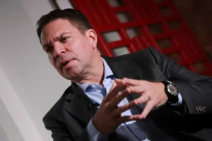 Alexandre Ramagem deixa prisão do ICE nos EUA