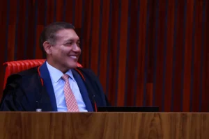 Nunes Marques inova e surpreende colegas com tese que livra atual governador de Roraima.