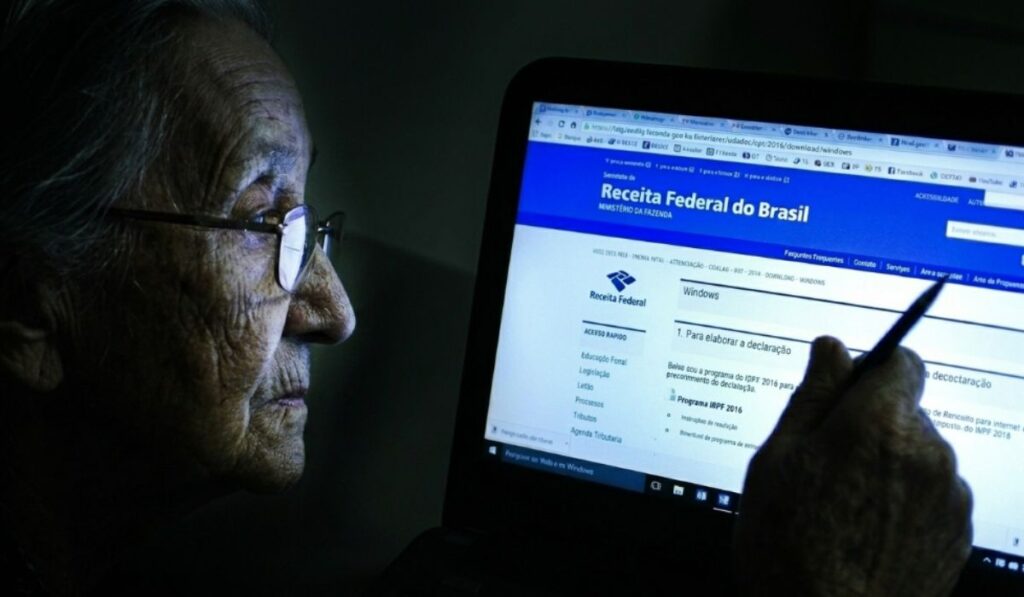 Aposentados terão mudanças na faixa etária para isenção do IR com nova lei; entenda a proposta