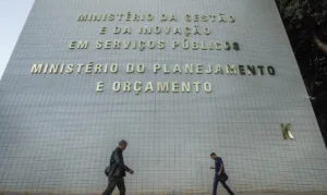 Gasto com pessoal e benefícios fiscais terão limite a partir de 2027