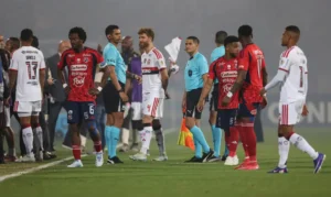 Jogo do Flamengo na Libertadores é cancelado por atos de vandalismo