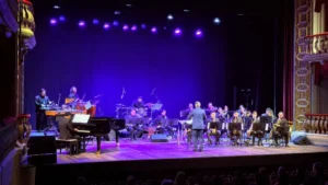 Clássicos paraenses embalaram o público no espetáculo da Amazônia Jazz Band no Theatro da Paz