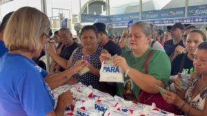 Governo do Pará entrega mais de 1,5 mil óculos gratuitos a moradores do bairro do Bengui, em Belém