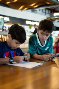 Porto Futuro promove posto de troca de figurinhas todo domingo até o final de julho