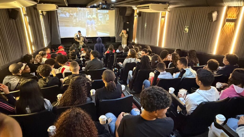 Capitão Poço, no Pará, recebe carreta com cinema gratuito
