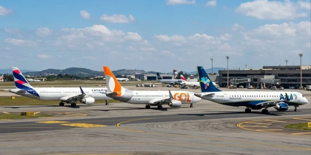 Companhias aéreas como Latam, Gol e Azul passam a seguir novas regras para assistência a passageiros e transporte de pets na cabine