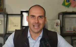 PGR pede condenação de Eduardo Bolsonaro por coação a ministros do STF