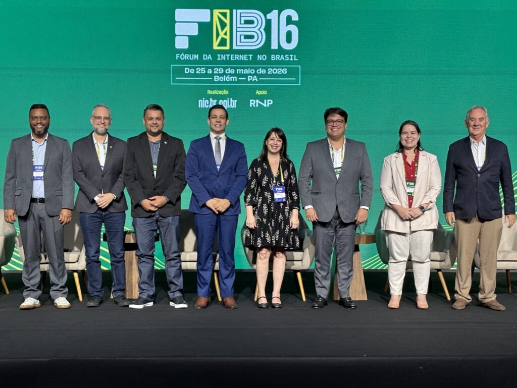 Prefeitura apresenta sistemas durante o Fórum da Internet no Brasil