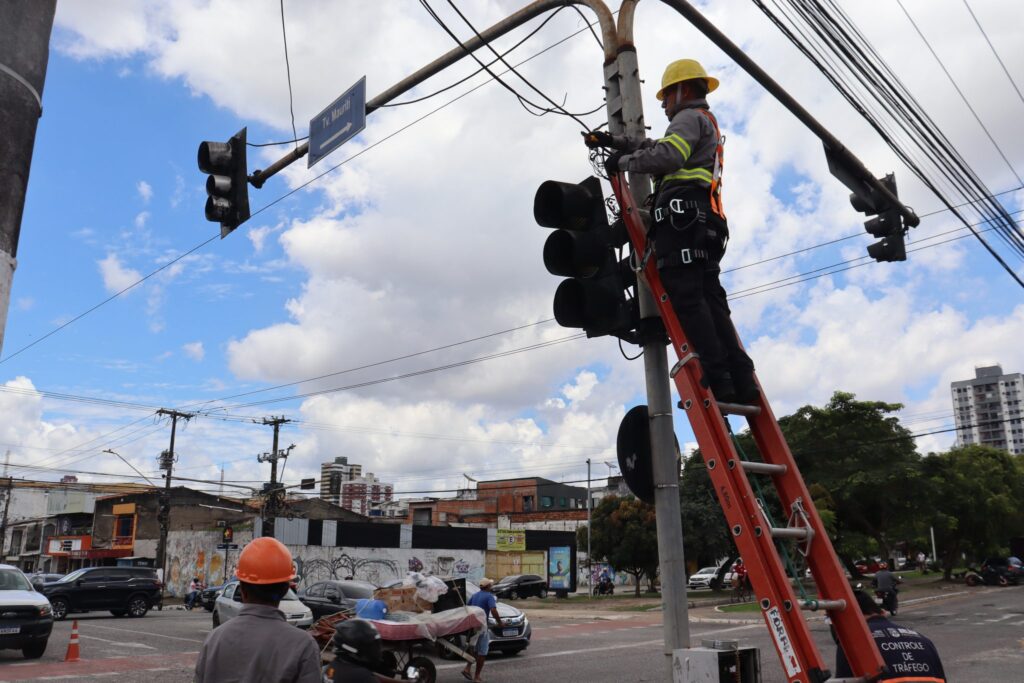 Segbel registra mais de 600 panes em semáforos após furtos e apagões