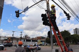 Segbel registra mais de 600 panes em semáforos após furtos e apagões