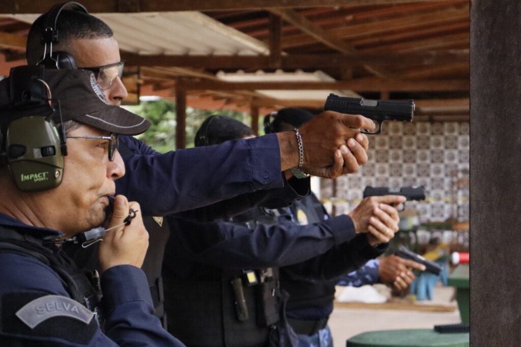Mais de 200 guardas municipais treinam com novo armamento