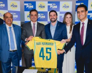 Igor Normando troca de partido e se filia ao PSDB, em Brasília, na presença do deputado Aécio Neves