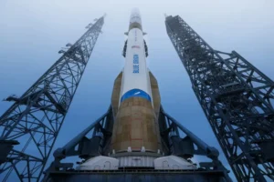 Explosão de foguete de Bezos pode impactar retorno à Lua; Nasa investiga