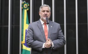 Líder do governo apresenta PL para proibir “jogo do tigrinho”