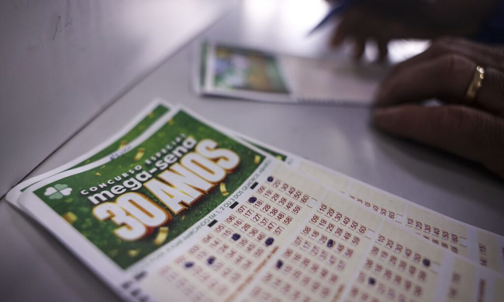 Resultado da Mega-Sena 30 Anos: veja os números do concurso 3010 deste domingo (24/05)