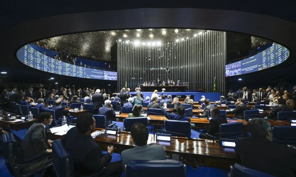 Senado ganha peso na eleição com crise no STF; o que mostram as pesquisas nos principais estados