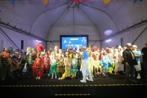 ‘Arraial de Todos os Santos’ de 2026 é aberto com revoada de pássaros juninos na Casa das Artes