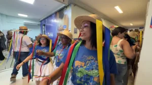 Hospital de Clínicas abre programação junina com visita do Arraial do Pavulagem a pacientes do Serviço de Ambulatório Médico