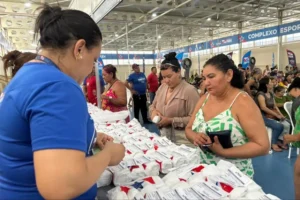 Estado entrega mais de 700 óculos de grau a moradores de Abaetetuba