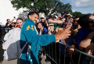 Seleção chega em Houston para duelo dos 16 avos da Copa