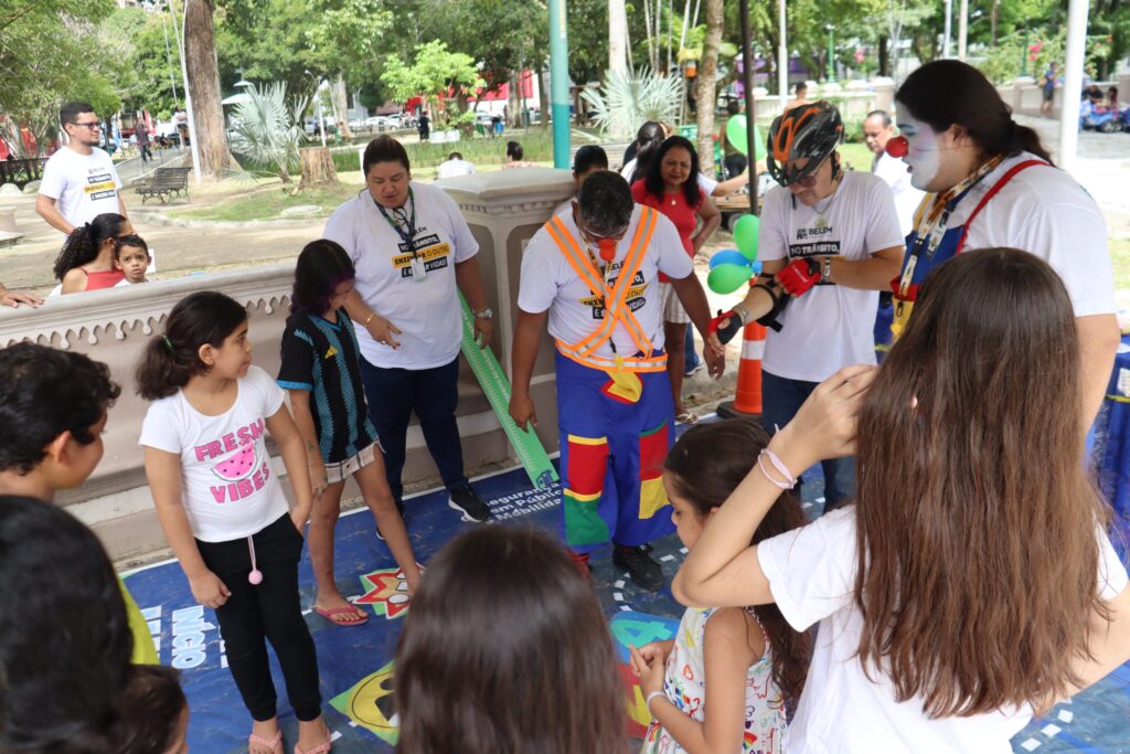 Segbel integra ações na praça Batista Campos durante o Maio Laranja