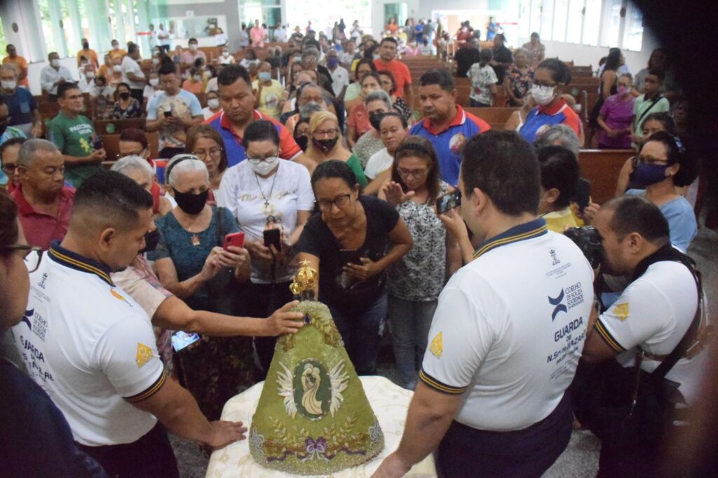 Bairros da região Coração Eucarístico recebem a visita da Imagem Peregrina