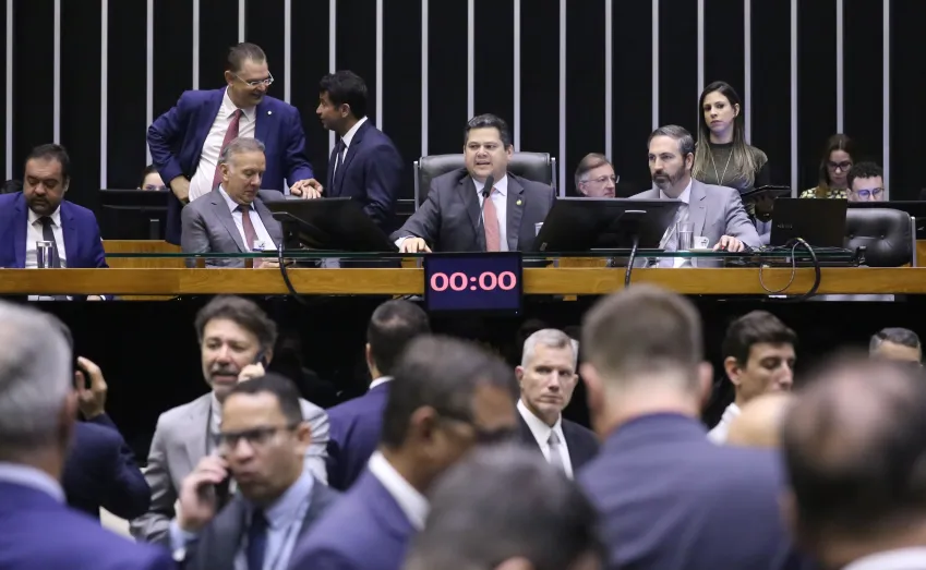 Bancadas do PL e do PT lideram assinaturas por pedidos de CPI do Master