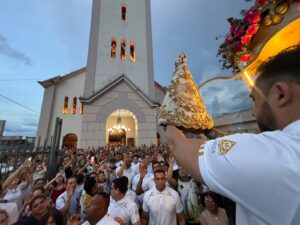 Imagem Peregrina percorre distância equivalente a uma volta e meia ao redor da Terra em missão evangelizadora