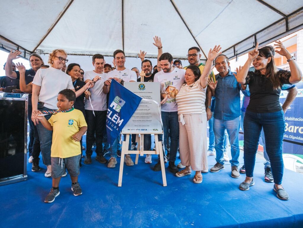Prefeito entrega 30 apartamentos e anuncia Postão da Vila da Barca