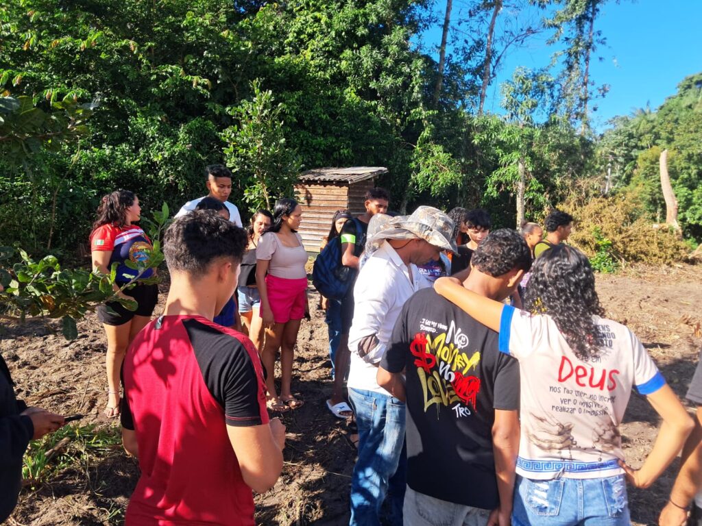 Estudantes do Ensino Médio Rural recebem certificados em Geoprocessamento com uso de GPS no campo, em Portel