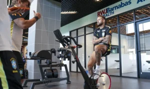 Neymar faz novo exame e segue sem treinar na seleção brasileira