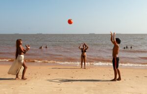 Praias próprias para banho movimentam sábado de verão em Mosqueiro