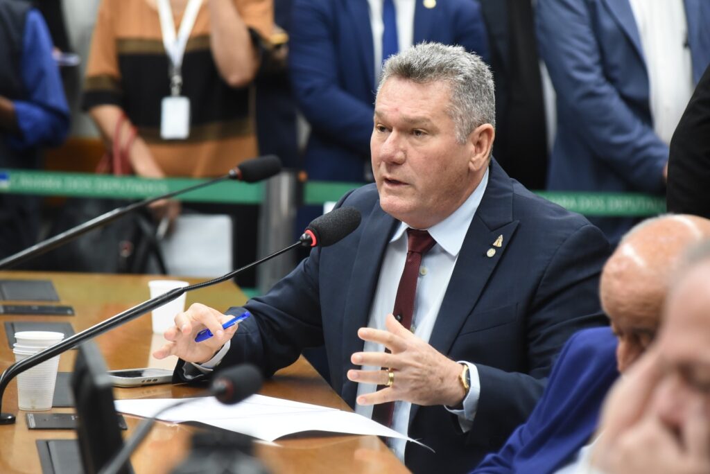Keniston defende projeto que criminaliza a misoginia após aprovação de urgência da matéria na Câmara Federal