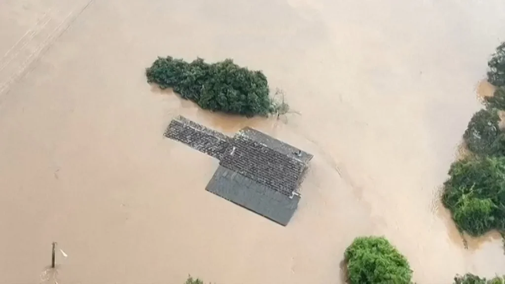 Chuvarada acende alerta e mapa aponta rios que ainda preocupam no Sul do país