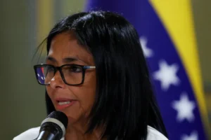 Quase todos os chefes do governo de La Guaira morreram, diz Delcy Rodríguez