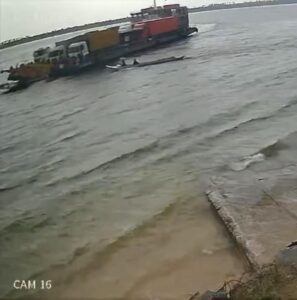 Drama no rio Tocantins: rabeta naufraga em Cametá e três pessoas seguem desaparecidas