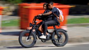 Adolescentes não poderão mais usar bicicletas elétricas; entenda as regras da nova lei