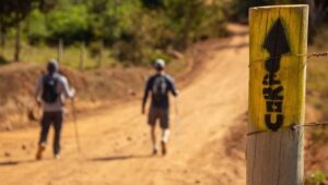 Das praias e chapadas às serras, florestas e montanhas: conheça as trilhas de longo curso mais famosas do Brasil