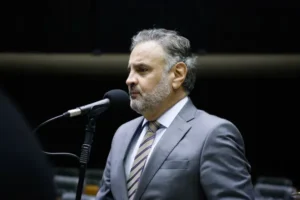 Aécio Neves desiste, e PSDB diz que não terá candidato à Presidência da República