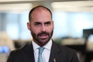 O que muda para Eduardo após EUA concederem green card ao ex-deputado