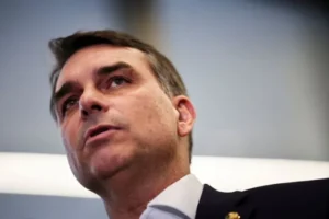 Com neutralidade do PP, Republicanos e Podemos se afastam de Flávio