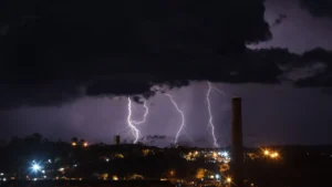 Nova onda de tempestades avança pelo Sul e traz risco de vendavais no Rio Grande do Sul