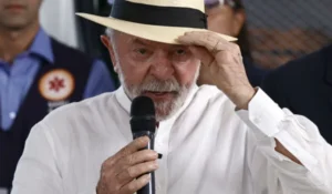 Lula diz à Record que filho deve se defender de acusações e afirma que ninguém está acima da lei