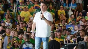 Na Paraíba, Flávio cita Bolsa Família e coloca Nordeste como “solução”
