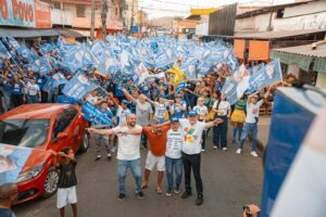 Deputado percorre bairro de Parauapebas em caminhada que celebra avanços