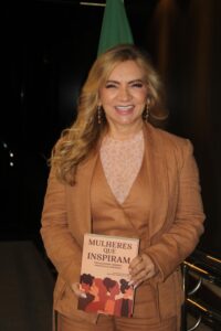 Professora Nilse Pinheiro lança livro na 29ª Feira Pan-Amazônica do Livro e das Multivozes