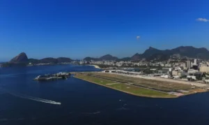 Avião derrapa no Santos Dumont e voos são cancelados