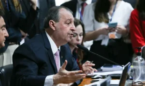 Omar Aziz, relator da CCJ do Senado, vota a favor da PEC do fim da escala 6×1